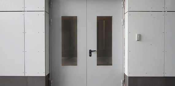 Противопожарная двупольная дверь серого цвета 1250x2050