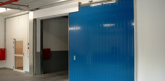Откатные ворота синего цвета огнестойкостью EI-60